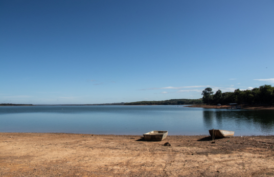 Foto de paisagem da Represa de Três Marias