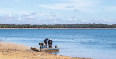 Pescadores à beira da Represa de Três Marias