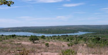 Paisagem rural, Rio Paraopeba ao fundo (foto de Daniela Paoliello).
