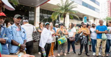 Manifestação em frente ao TJMG
